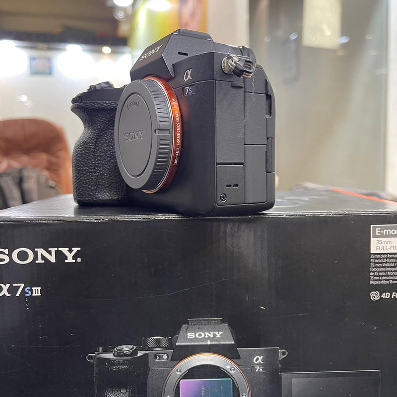 CAMERA SONY A7 III LACRADA NUNCA USADA